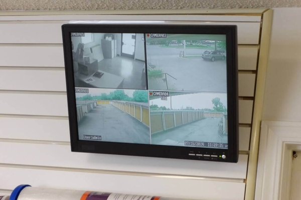 Facility photo: //images.sparefoot.com/medium/2150406942ba6bd4e61.jpg