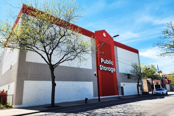 Storage Units at Public Storage - Chicago - 4072 N Broadway Street - 4072 N Broadway Street
