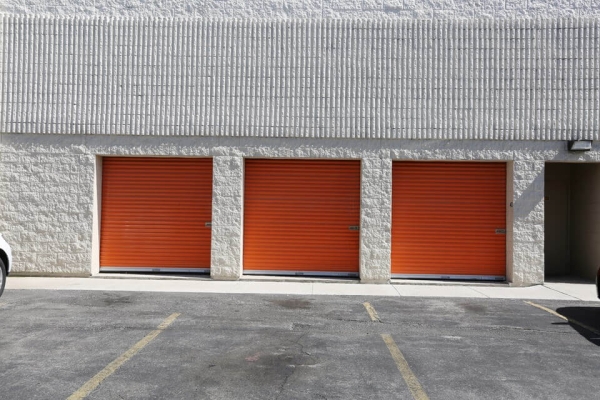 Storage Units at Public Storage - Chicago - 4072 N Broadway Street - 4072 N Broadway Street
