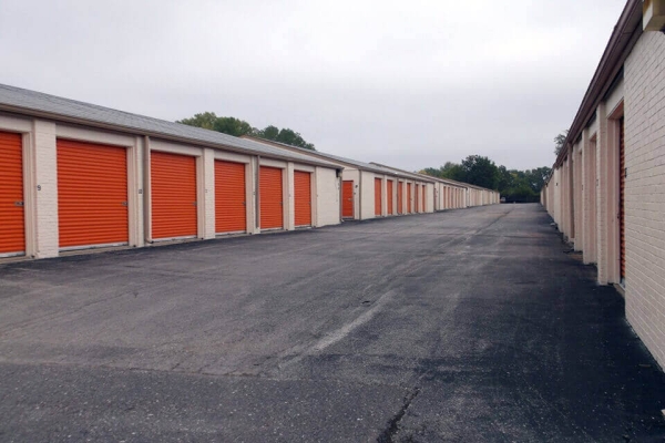 Facility photo: //images.sparefoot.com/medium/2150436942baac2ef3f.jpg