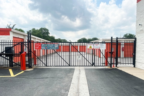 Facility photo: //images.sparefoot.com/medium/215045688382e9c33a2.jpg