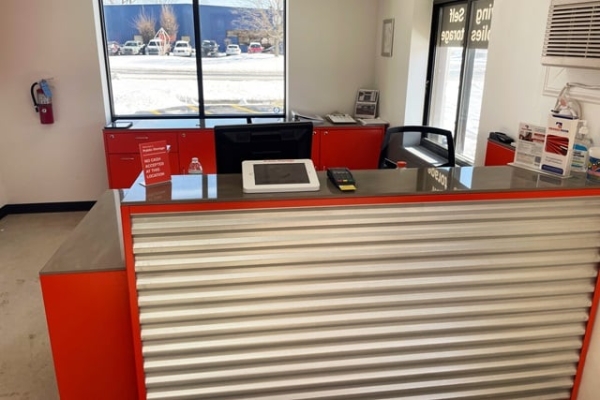 Facility photo: //images.sparefoot.com/medium/215045694bf51f30f81.jpg