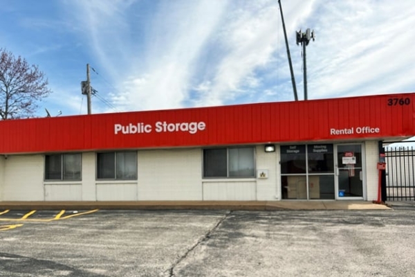 Facility photo: //images.sparefoot.com/medium/215046688e0f3b9ae45.jpg