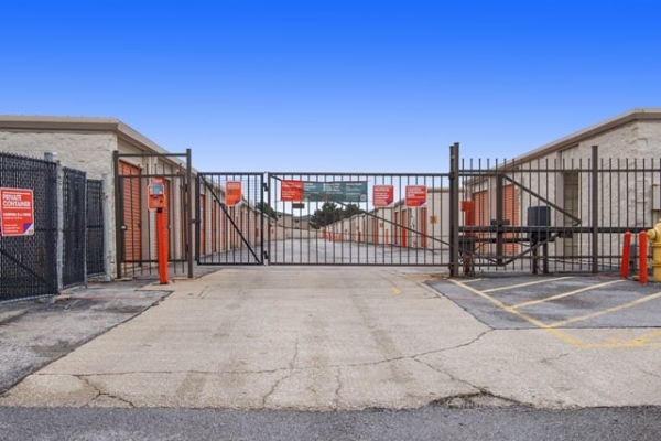 Facility photo: //images.sparefoot.com/medium/215048688e0e835ccfc.jpg