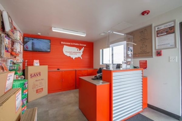 Facility photo: //images.sparefoot.com/medium/2150486894a725d5a24.jpg
