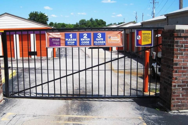 Facility photo: //images.sparefoot.com/medium/2150506877a59816707.jpg