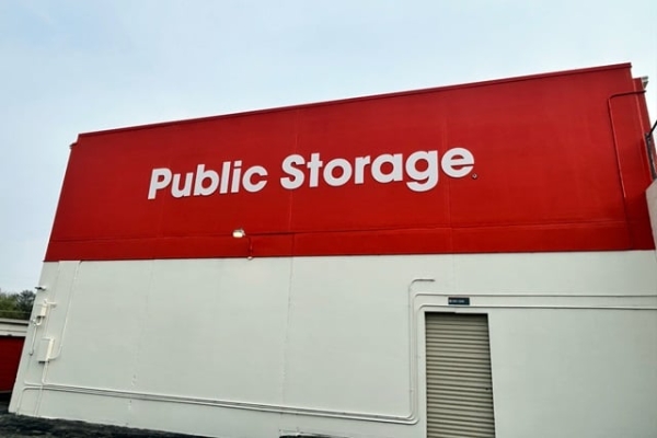 Facility photo: //images.sparefoot.com/medium/215051688cbdc4f3a3c.jpg