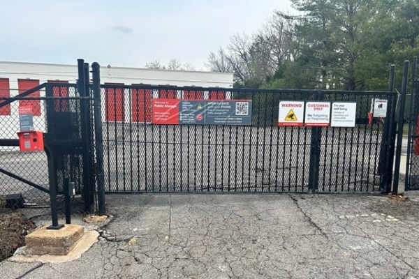 Facility photo: //images.sparefoot.com/medium/215051688cbdc802cca.jpg