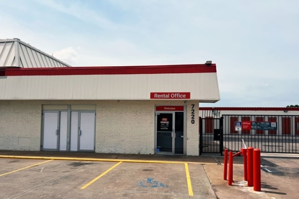 Public Storage - Oklahoma City - 7220 W Reno Ave