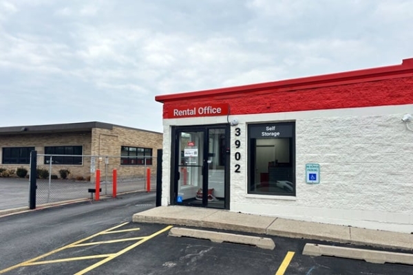 Facility photo: //images.sparefoot.com/medium/2150556967a458c7573.jpg