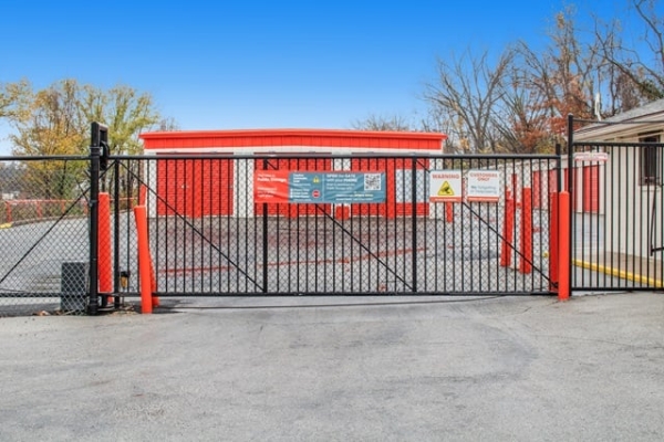 Facility photo: //images.sparefoot.com/medium/2150576a0c6a7cd430e.jpg