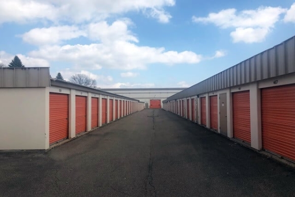 Facility photo: //images.sparefoot.com/medium/215058690cad551d124.jpg