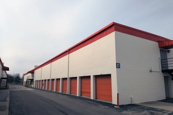 Facility photo: //images.sparefoot.com/medium/2150596985f73e3cc90.jpg