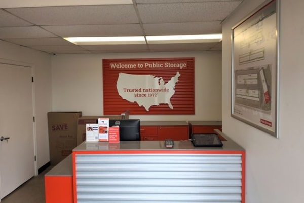 Facility photo: //images.sparefoot.com/medium/2150596985f73f360b1.jpg