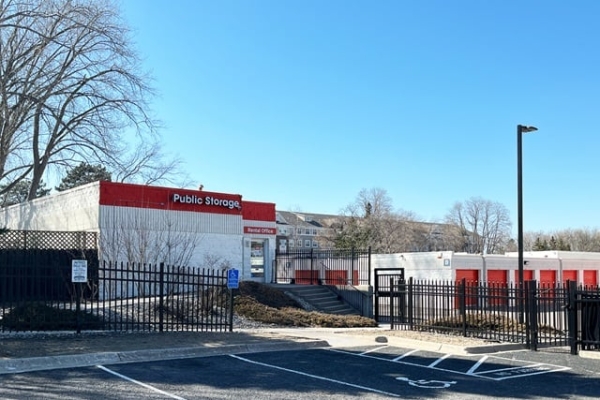 Facility photo: //images.sparefoot.com/medium/215060697f63dc4f194.jpg