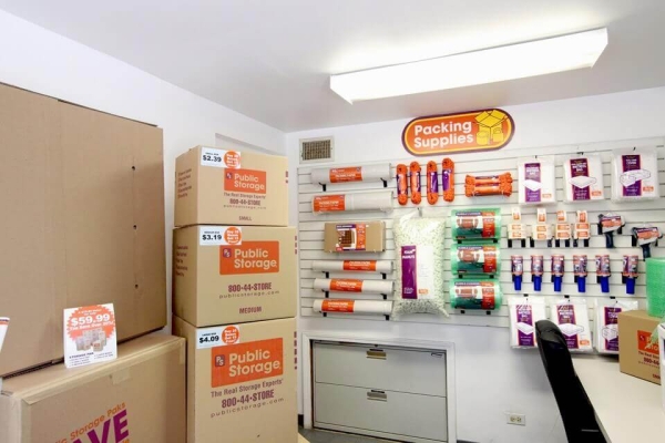 Facility photo: //images.sparefoot.com/medium/2150616877a559691a6.jpg