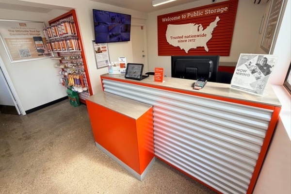 Facility photo: //images.sparefoot.com/medium/21506168e909e315997.jpg