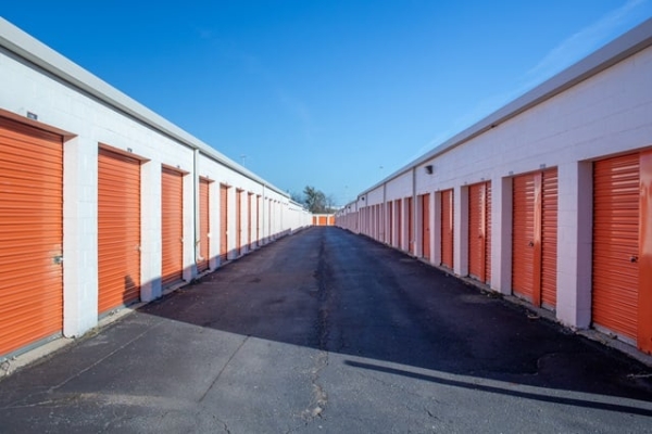 Facility photo: //images.sparefoot.com/medium/2150616a09c9bda9365.jpg