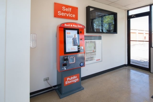 Facility photo: //images.sparefoot.com/medium/2150636877a553c6566.jpg