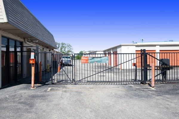 Facility photo: //images.sparefoot.com/medium/2150636877a554b37de.jpg