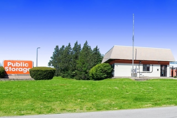 Facility photo: //images.sparefoot.com/medium/215063696652a500df7.jpg