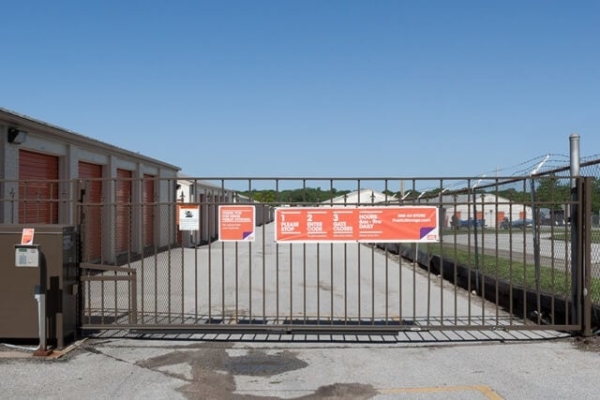 Storage Units at Public Storage - Kansas City - 5601 E 112th Terrace - 5601 E 112th Terrace