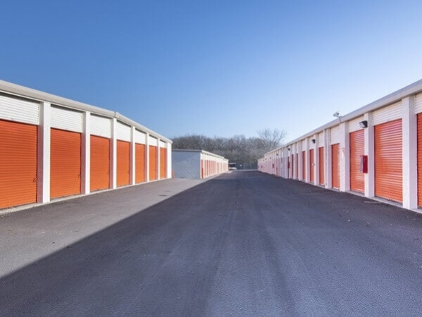 Facility photo: //images.sparefoot.com/medium/215065687e3d158dd96.jpg