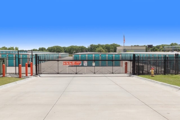 Facility photo: //images.sparefoot.com/medium/2150746932e93998c74.jpg