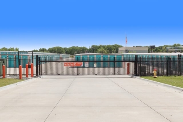 Facility photo: //images.sparefoot.com/medium/215074698de0daa1e93.jpg