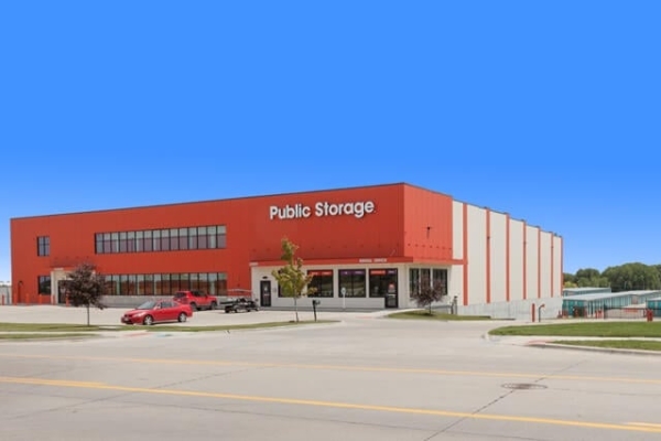 Facility photo: //images.sparefoot.com/medium/21507469f74a62acb5d.jpg