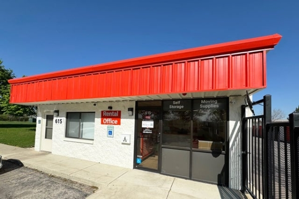 Facility photo: //images.sparefoot.com/medium/215075687a48302db20.jpg