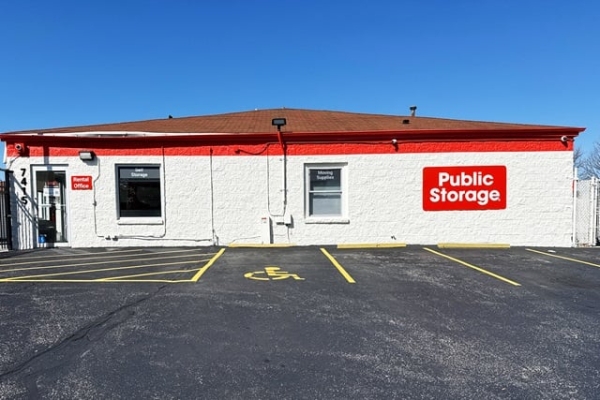 Facility photo: //images.sparefoot.com/medium/21507769f5fac7aeb9b.jpg