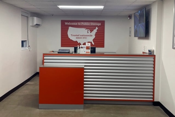 Facility photo: //images.sparefoot.com/medium/2150786925b9428758d.jpg