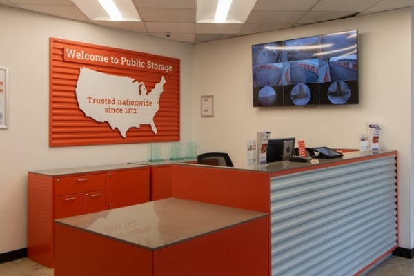 Facility photo: //images.sparefoot.com/medium/21507968935609022bd.jpg