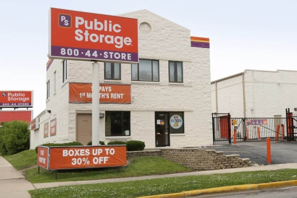 Facility photo: //images.sparefoot.com/medium/215080687e3d1ab0c67.jpg