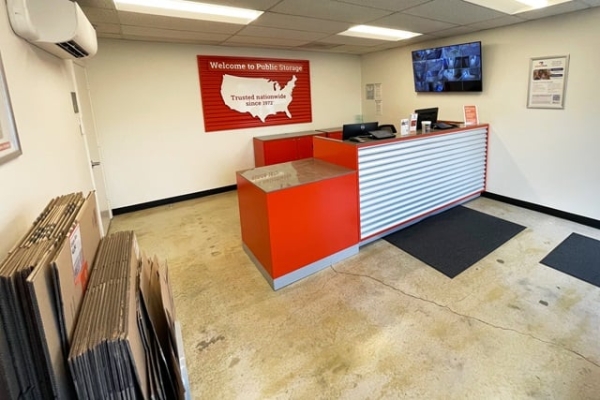 Facility photo: //images.sparefoot.com/medium/215080695d183619c45.jpg