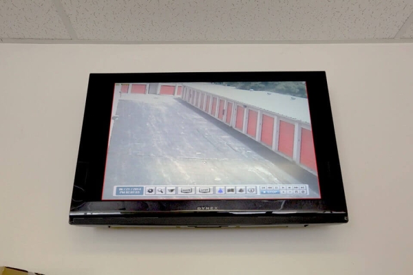 Facility photo: //images.sparefoot.com/medium/215080696505493b293.jpg