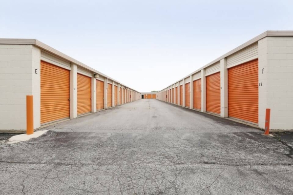 Facility photo: //images.sparefoot.com/medium/2150816877a5c2201aa.jpg
