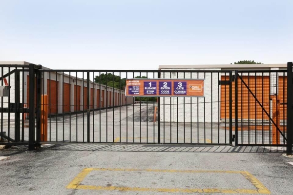 Facility photo: //images.sparefoot.com/medium/215081698b3d680be61.jpg