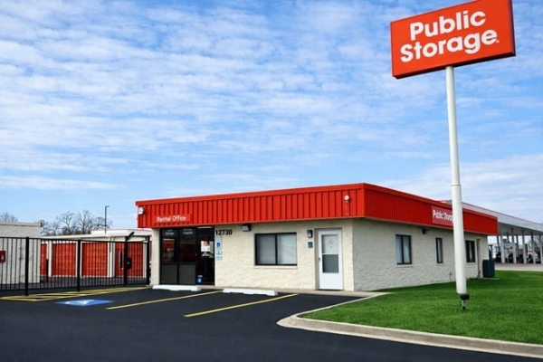 Facility photo: //images.sparefoot.com/medium/21508169f4a9c859b38.jpg