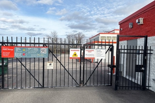 Facility photo: //images.sparefoot.com/medium/215082688e0ed198ac8.jpg