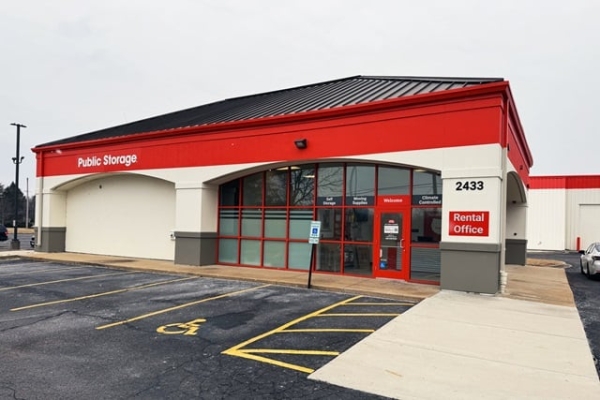 Facility photo: //images.sparefoot.com/medium/215083689355b68fb13.jpg