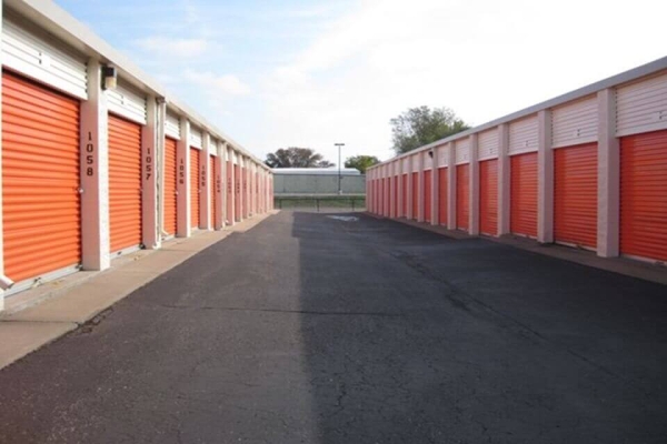 Facility photo: //images.sparefoot.com/medium/2150846878f6c620960.jpg