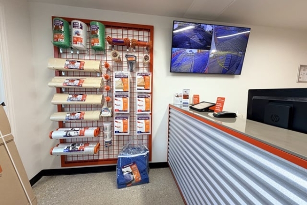 Facility photo: //images.sparefoot.com/medium/2150876991d479a7696.jpg