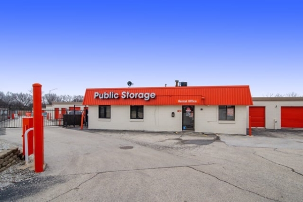 Facility photo: //images.sparefoot.com/medium/2150916877a5b9e6854.jpg