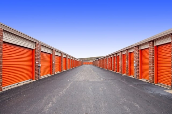 Facility photo: //images.sparefoot.com/medium/2150916877a5bad2be9.jpg