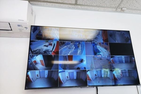 Facility photo: //images.sparefoot.com/medium/215092691b2df2e6654.jpg