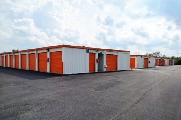 Facility photo: //images.sparefoot.com/medium/21509369f9f2ac89b19.jpg