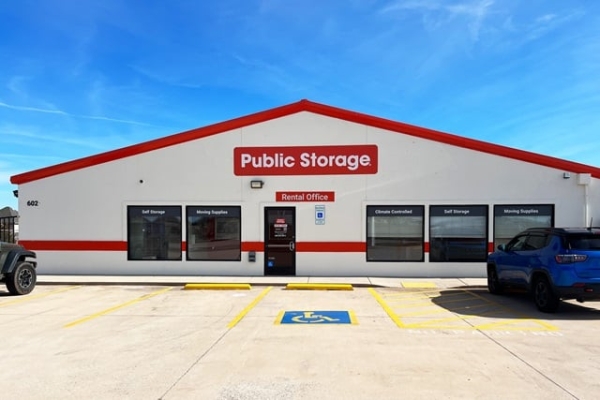 Facility photo: //images.sparefoot.com/medium/21509669f9f2e395992.jpg