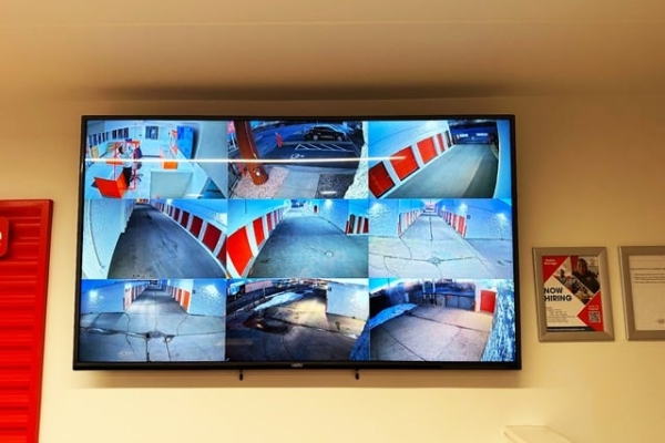 Facility photo: //images.sparefoot.com/medium/215098689f32be60062.jpg